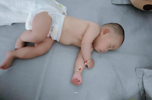 鸡西几个月宝宝会抬头